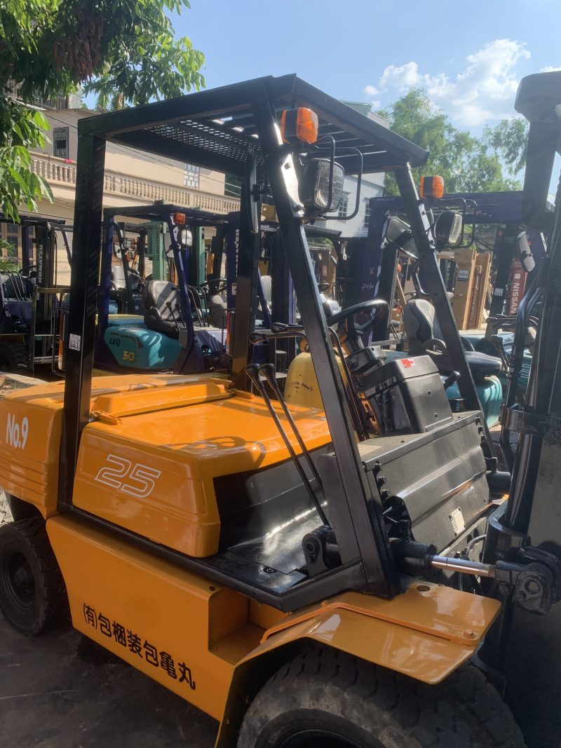 Xe nâng dầu Komatsu 2,5 tấn