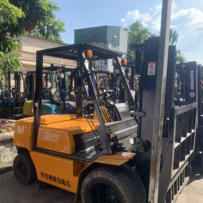 Xe nâng dầu Komatsu 2,5 tấn