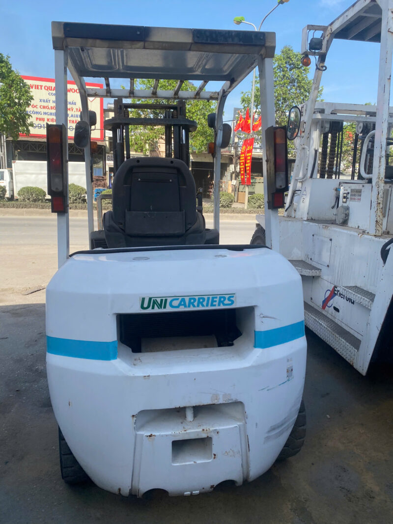 Xe Nâng Dầu UNICARRIERS 2,5 Tấn