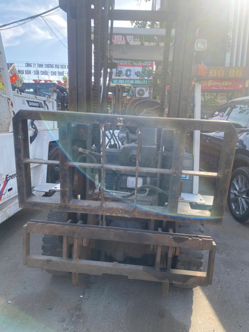 Xe Nâng Dầu UNICARRIERS 2,5 Tấn