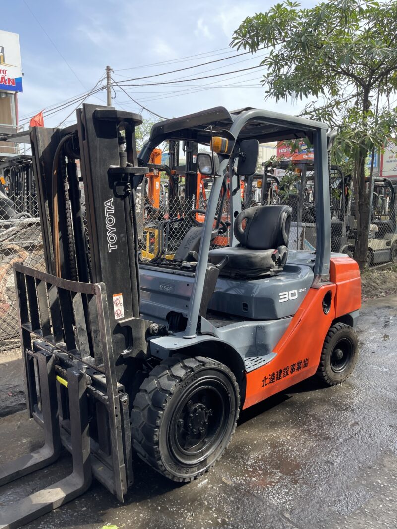 Xe Nâng Dầu Toyota 3 Tấn