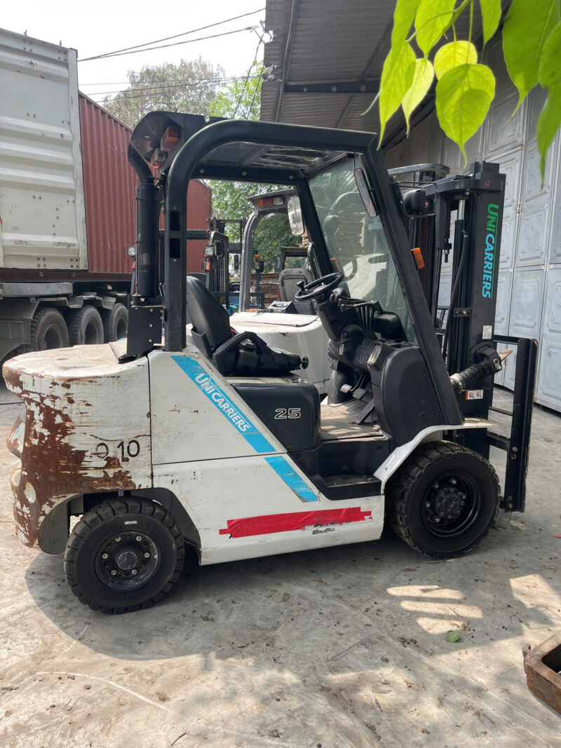 Xe Nâng Dầu Unicarriers 2,5 Tấn