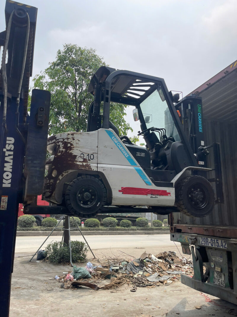 Xe Nâng Dầu Unicarriers 2,5 Tấn