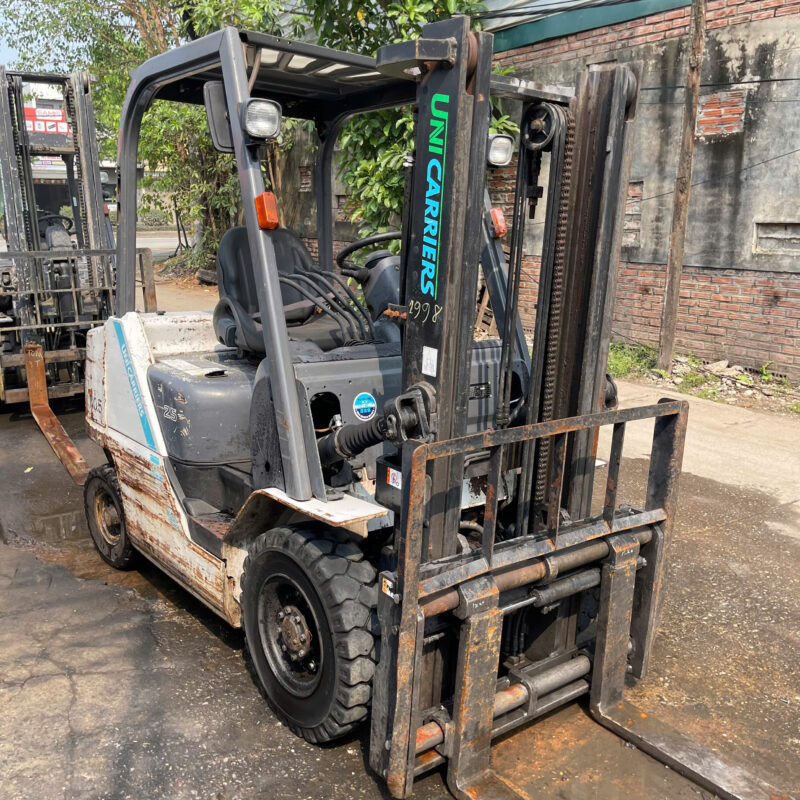 Xe Nâng Dầu Unicarriers 2,5 Tấn