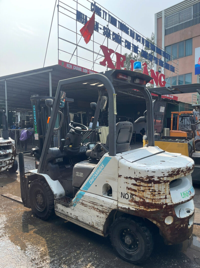 Xe Nâng Dầu Unicarriers 2,5 Tấn