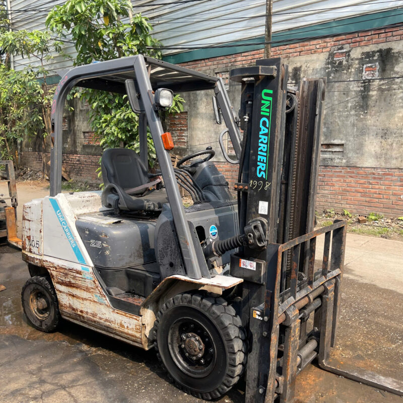 Xe Nâng Dầu Unicarriers 2,5 Tấn
