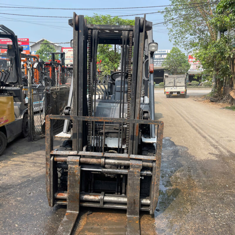 Xe Nâng Dầu Unicarriers 2,5 Tấn
