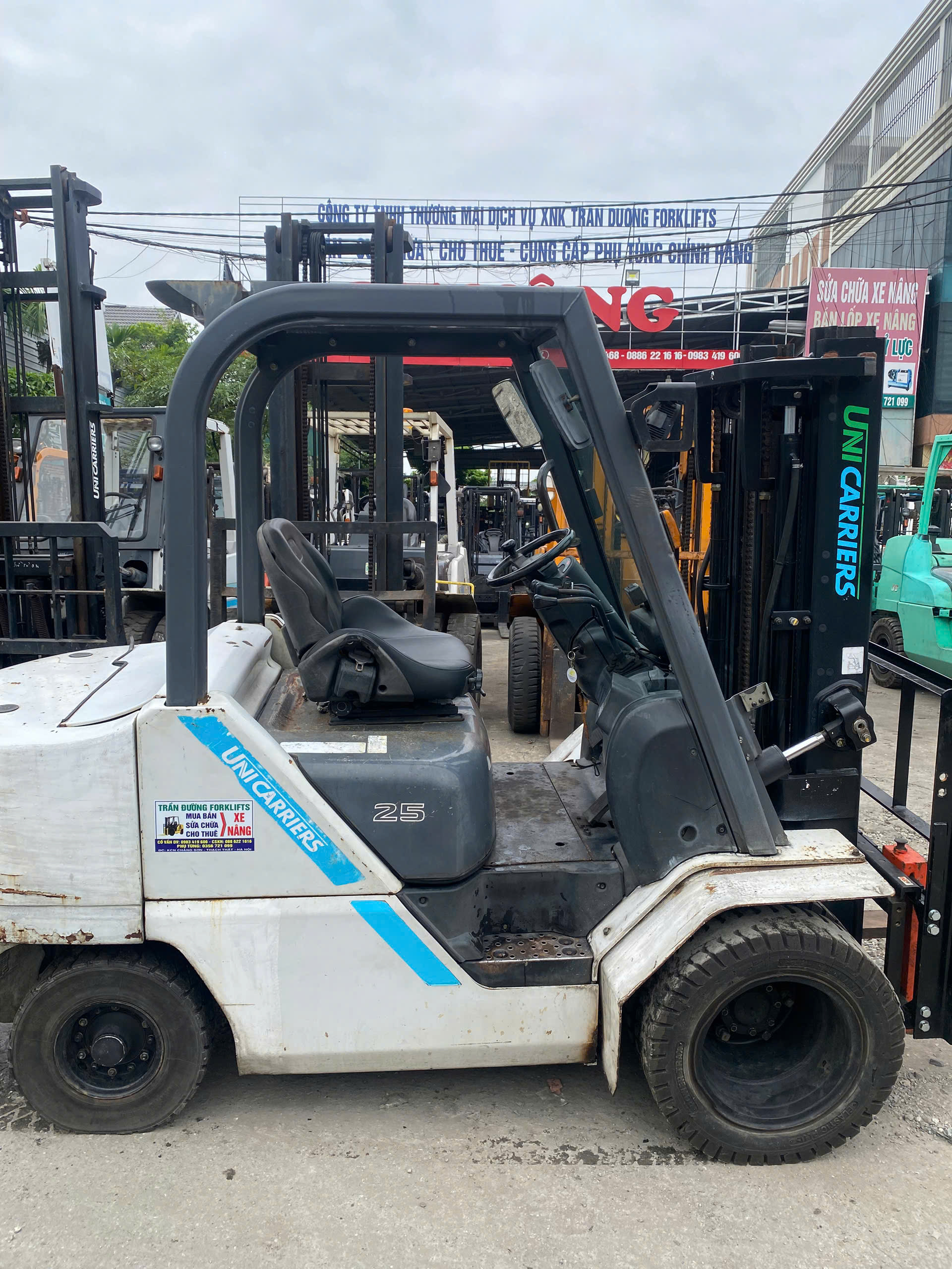 Xe Nâng Dầu Unicarriers 2,5 Tấn Xe Nâng Dầu Unicarriers 2,5 Tấn