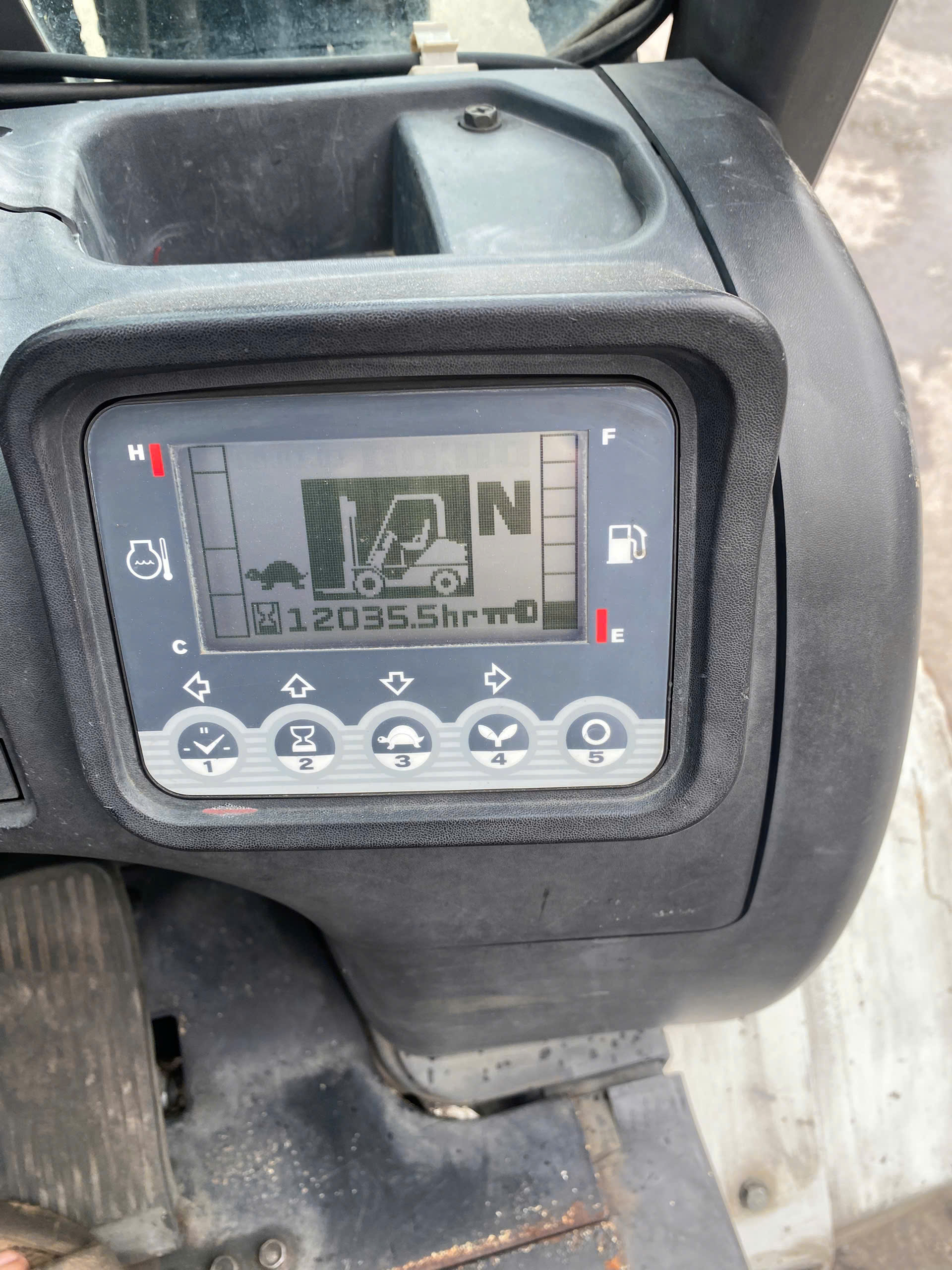 Xe Nâng Dầu Unicarriers 2,5 Tấn Xe Nâng Dầu Unicarriers 2,5 Tấn