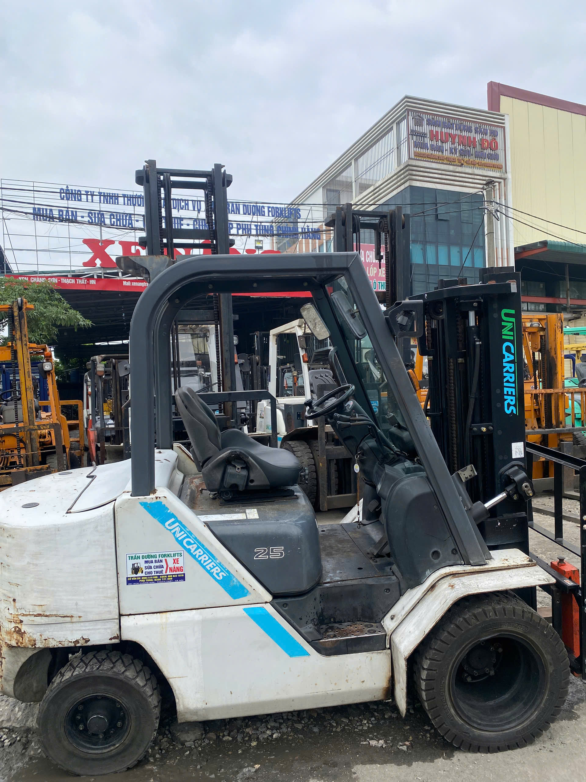 Xe Nâng Dầu Unicarriers 2,5 Tấn Xe Nâng Dầu Unicarriers 2,5 Tấn