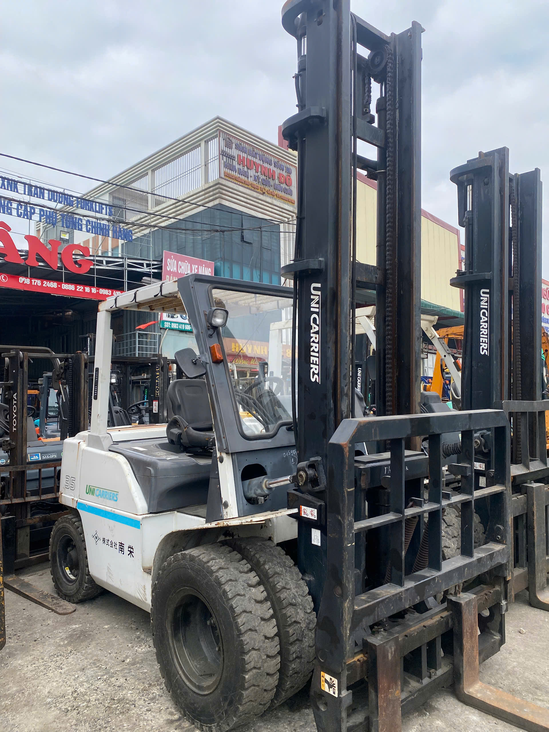 Xe Nâng Dầu Unicarriers 3,5 Tấn Xe Nâng Dầu Unicarriers 3,5 Tấn