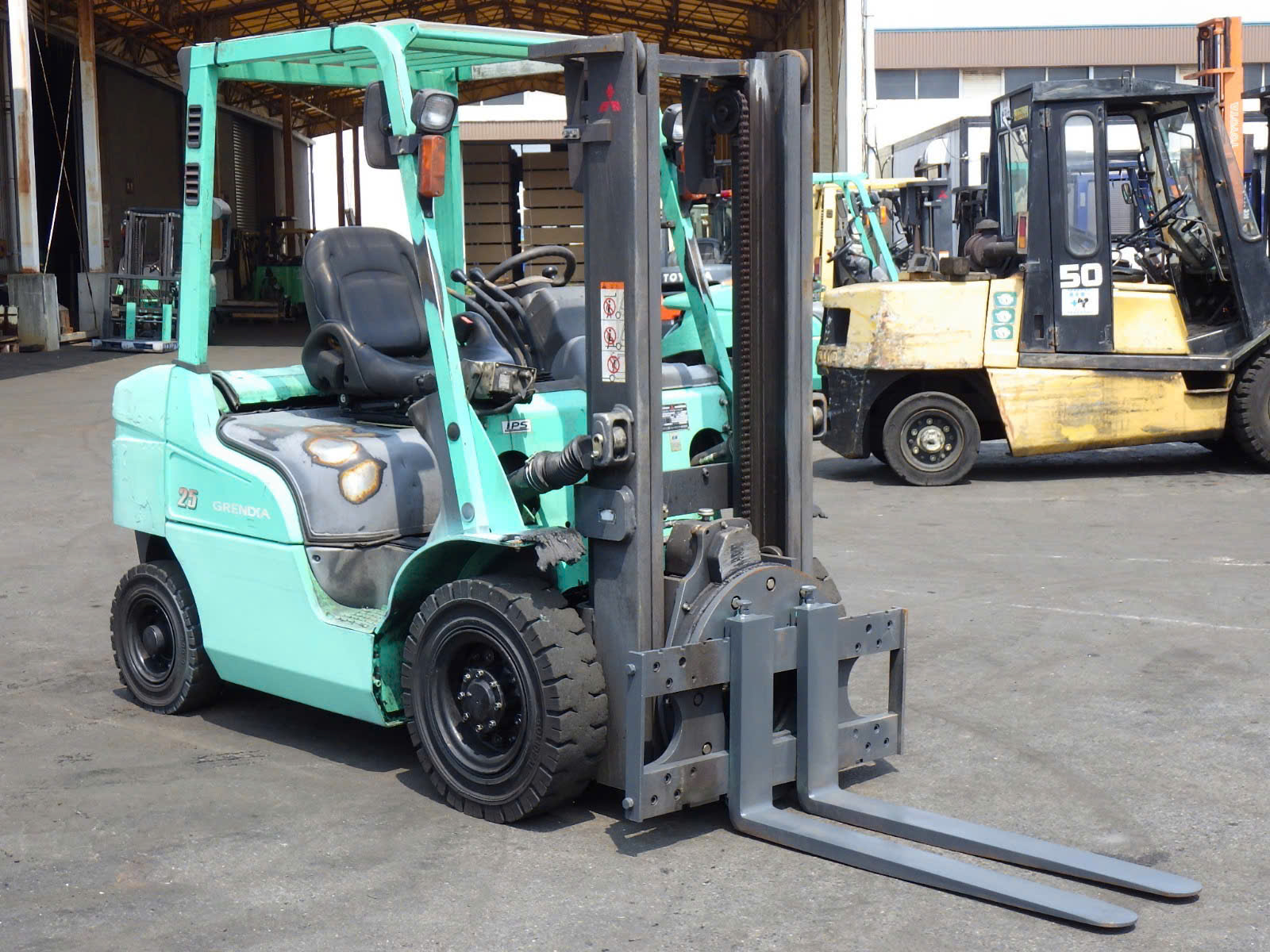 Xe Nâng Dầu Mitsubishi 2,5 Tấn Xe Nâng Dầu Mitsubishi 2,5 Tấn