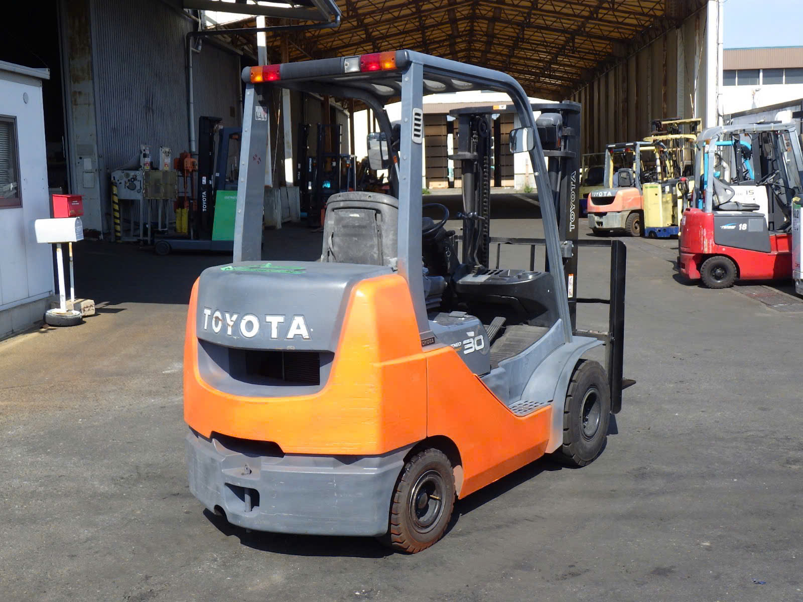 Xe Nâng Xăng Toyota 3 Tấn Xe Nâng Xăng Toyota 3 Tấn